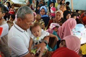 Bupati Kuningan saat bhaksos peringatan HKN.